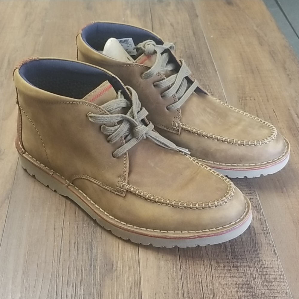 Clarks Men's Vargo Apron-Toe Leather Chukka Boots
